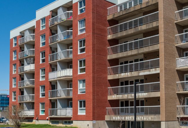 Remplacement des portes et des balcons au 3275 rue des Châteaux